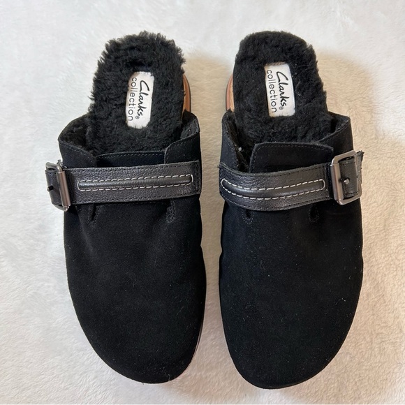 Clarks Women's Clog Shoes Size 8.5 M Black Faux Fur Lined Buckle Mules - Picture 2 of 9